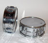 Caisses claires Tama Swingstar en acier chrom ( gauche) et Ludwig Supraphonic LM 402 ( droite)